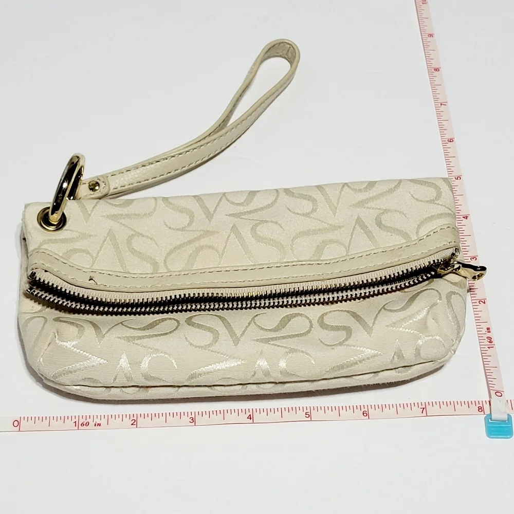 NWOT Ivory Brocade Wristlet Clutch